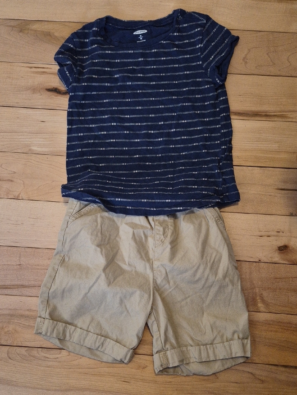 Girls Size 4 Old Navy Shirt and Pekkle Shorts